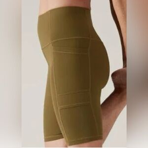 NWOT Athleta Salutation Stash Pocket 9” Cargo Short Olive Green Medium